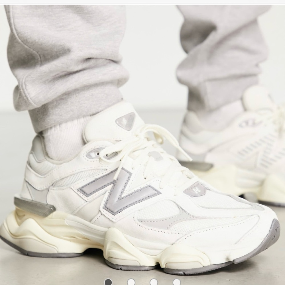 LIKE NEW New Balance 9060 white grey shoes